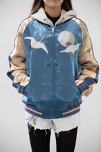 Cargar imagen en el visor de la galería, Sukajan Japanese Jacket Satin Reversible Crane Moon Wave