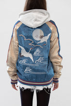 Cargar imagen en el visor de la galería, Sukajan Japanese Jacket Satin Reversible Crane Moon Wave