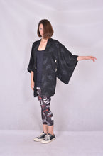 Cargar imagen en el visor de la galería, Haori Kimono Jacket Sukashi  Kaede Vintage Black