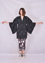 Cargar imagen en el visor de la galería, Haori Kimono Jacket Sukashi  Kaede Vintage Black