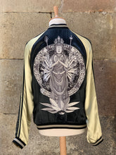 Cargar imagen en el visor de la galería, Sukajan Japanese Jacket Satin Reversible Senjyu Kannon